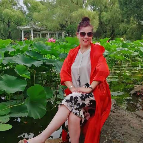 沈阳市北陵公园，春光无限好，美好时光留住美好回忆！祝姐妹们青春永驻！幸福快乐！🌹🌹        2022.8.26