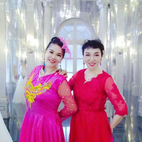 好姐妹：辽阳古城美拍，美好时光留住美好回忆！迎接七一党的生日，祝我们的祖国繁荣昌盛！🇨🇳🇨🇳