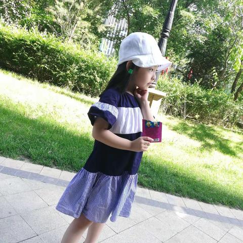 你就是麻麻永远的小桃子，每天陪你玩，陪你练琴，陪你跳舞，陪你去上英语课，陪你去买小贴贴，这份快乐只属于我俩