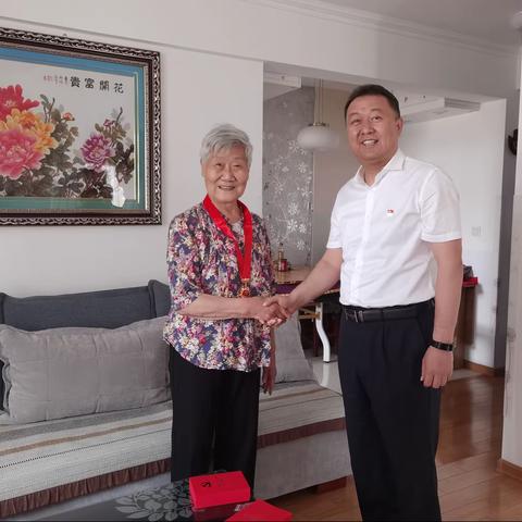 一百年征程浩荡，五十载党龄芳华