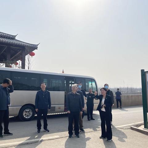 鲁山县梁洼镇：省人大常委会领导霍振、白珂一行到梁洼镇鹁鸽吴村调研工作