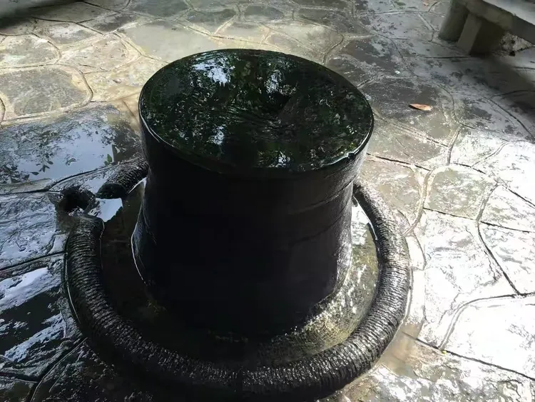 遇到一口奇怪的井，水会不断的涌出来