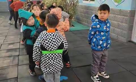 孩子们的幼儿园生活开心快乐！