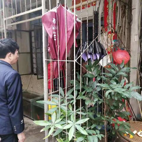 邦墩社区慰问吸毒人员