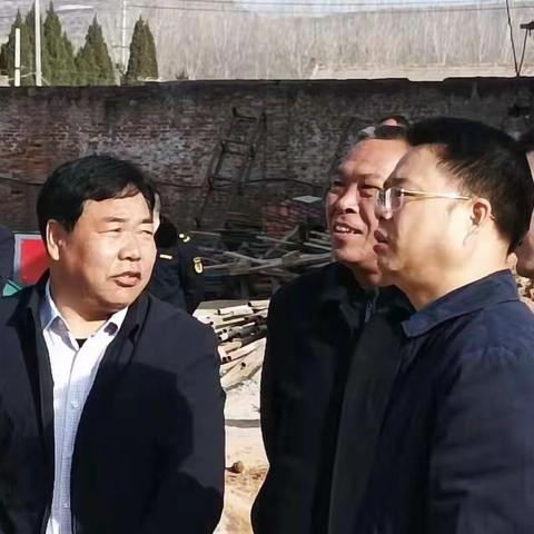 迅速行动狠抓实效拆除城郊乡“两违”建筑