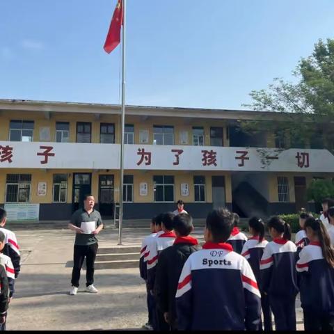 表彰大会树立榜样，百尺竿头更进一步——开来学校“六二班表彰大会”。