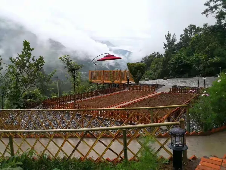 登红池坝镇 游龙台山水 品农家风情