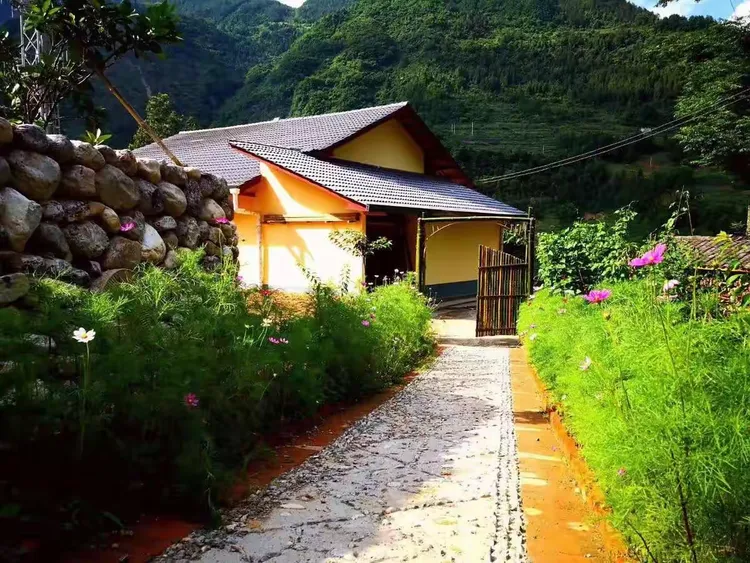 登红池坝镇 游龙台山水 品农家风情