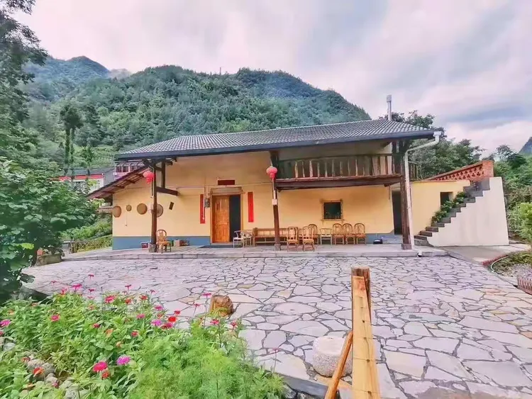 登红池坝镇 游龙台山水 品农家风情