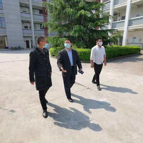 市教育局局长叶国江一行到赤岸小学指导疫情防控及开学准备工作