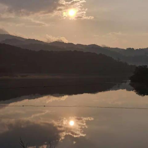 洗马河日出