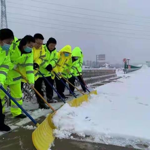 新郑新区站—除雪奋战保畅通