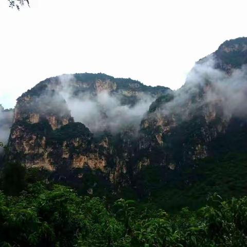 2017年8月19日一行11人驴行团队出行陵川南太行，乐不思蜀，山水美不胜收。临时抱佛脚穿越攀爬了猴沟惊险刺激……