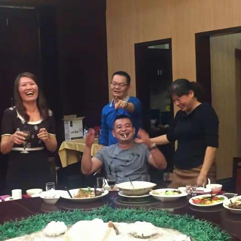 永久的回忆: 欢聚一堂、举杯同庆、友谊长存✌( ˙ᴗ. )