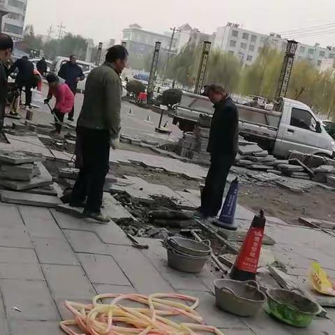 许昌市民共同创建市容市貌文明城市，携手共建美好家园。