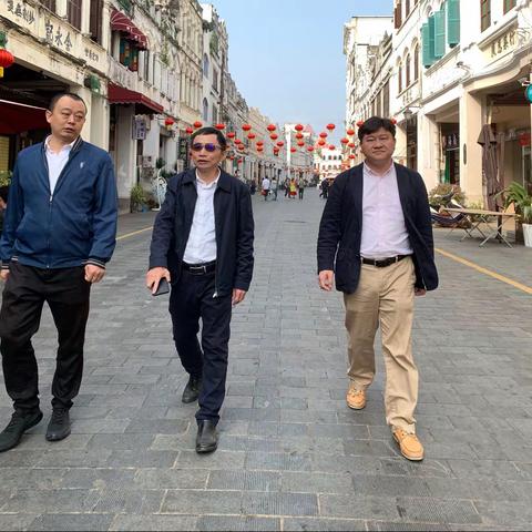 市旅游文体局二级调研员文德林带队检查假日旅游和服务保障工作
