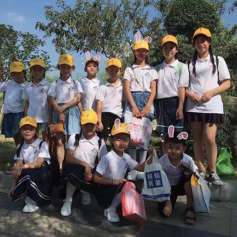 暑假践行“三爱”活动掠影  ――南阳市三十二小一八班 华锦程