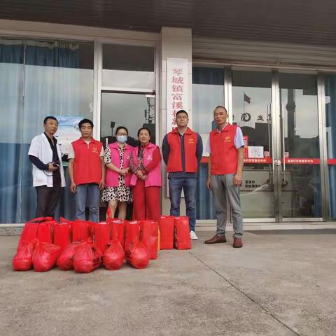 富溪村开展“关爱夕阳红”走访慰问义诊活动