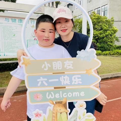 胡思益：我很奇怪，这只猫到底有什么魔力？能让一只凶残爱发火的猫变成这样？