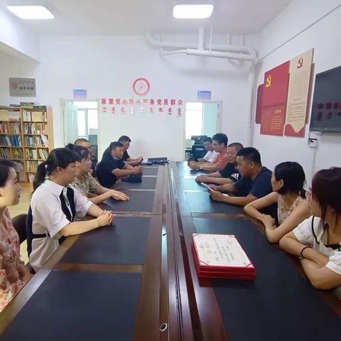 巴音嘎查党支部和团支部联合开展七一“表彰先进 树立典型”主题活动