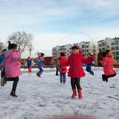 四方台区属学校举办"校园冰雪体育趣味活动"