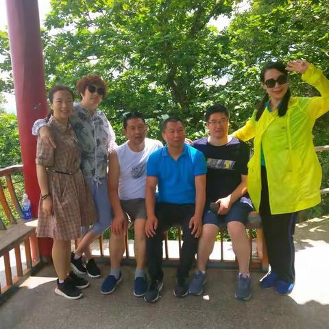 三家金龙山周末愉快