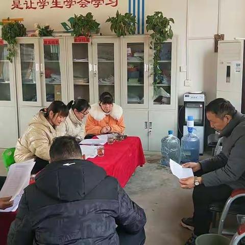 凝聚众人智慧，助力毕业备考——梁洼小学六年级毕业复习备考会