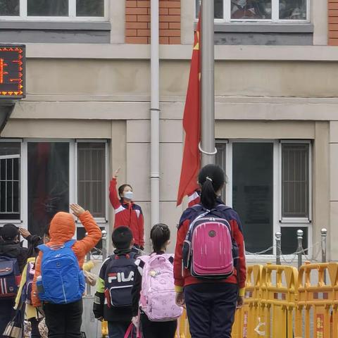 “阅享成长”第二十期家庭读书会——白山小学四年二班沈梦初家庭读书分享