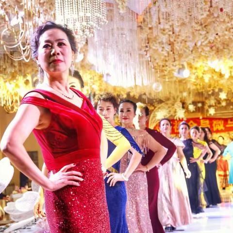 星光璀璨花正好 佳丽云集展芳姿——2024微马年会T台秀掠影