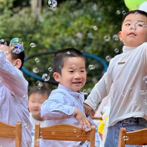 “趣”春游——蓓蕾留香园幼儿园小三班园内春游记