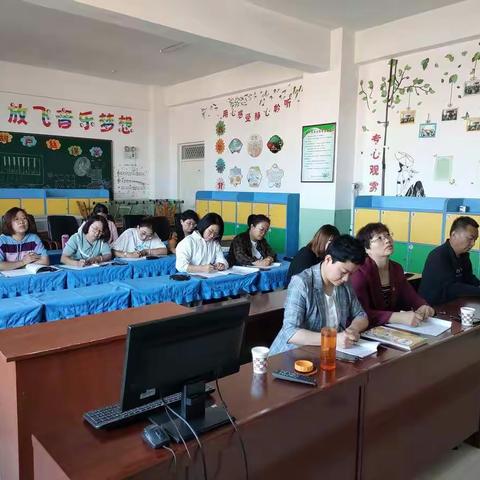 专业引领 助力成长––乌海市教研中心高娃老师到海区三小指导教学活动