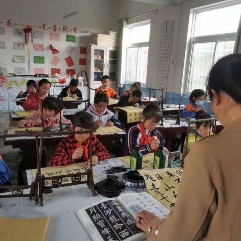 多彩社团显纷呈 学习减负又增趣——湫坡头镇中心小学社团活动