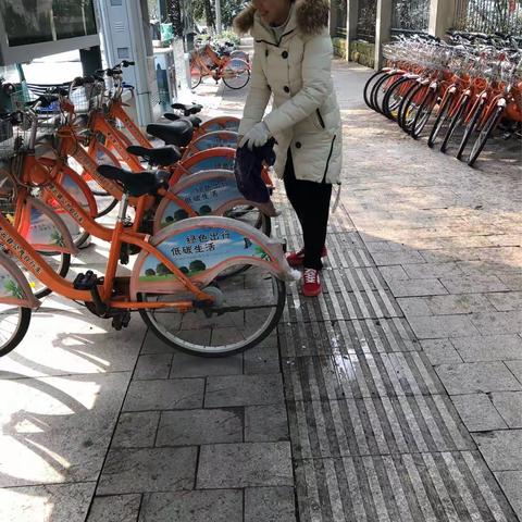 这个冬天  ，他们不怕严寒   ，坚守在自己的岗位上