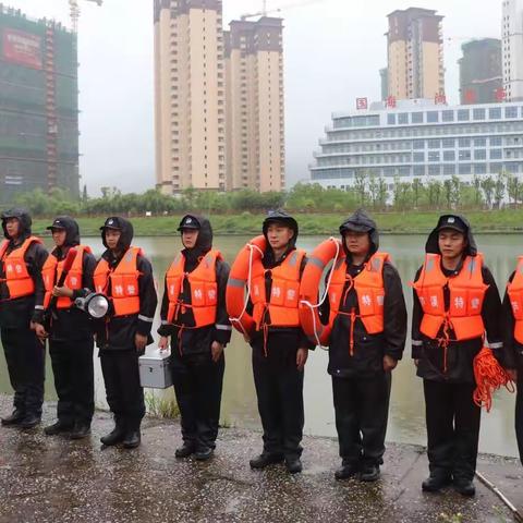 以练备战 未雨绸缪，巡警大队积极开展防汛应急演练