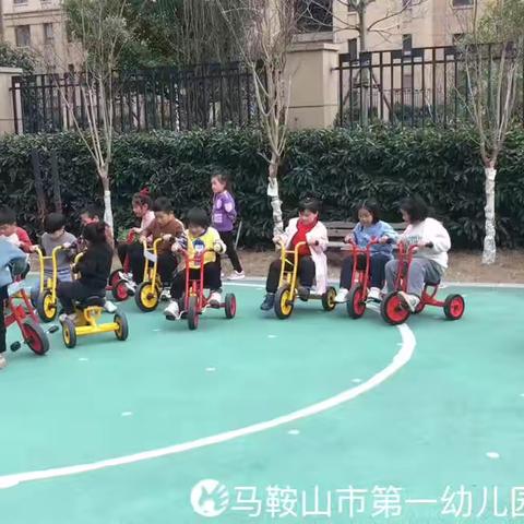 信达城幼儿园大三班一周剪影之春暖花开，我们一起携手同行