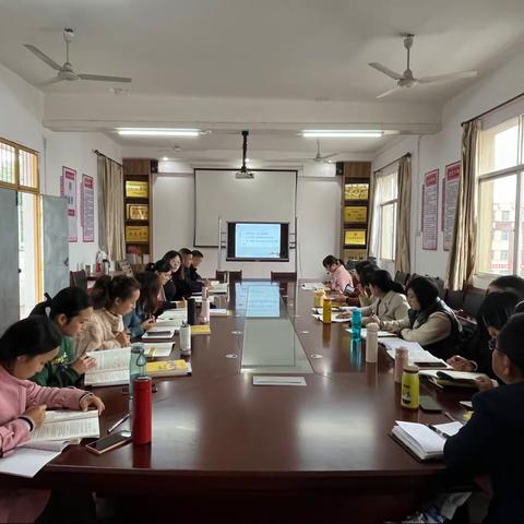 乘新标之风，奋小语之楫——黄花小学之萱草大讲堂第六期语文新课标培训