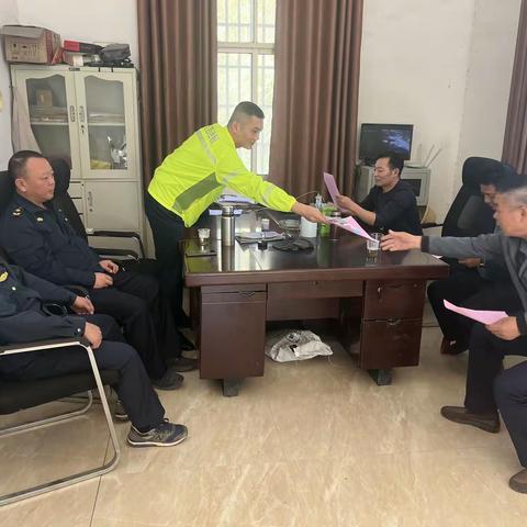 深入源头货运企业   加强治超宣传力度