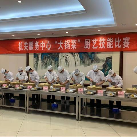 “提升服务新标准 烹出舌尖新味道”——餐饮服务部开展“红五月”烹饪技能比赛