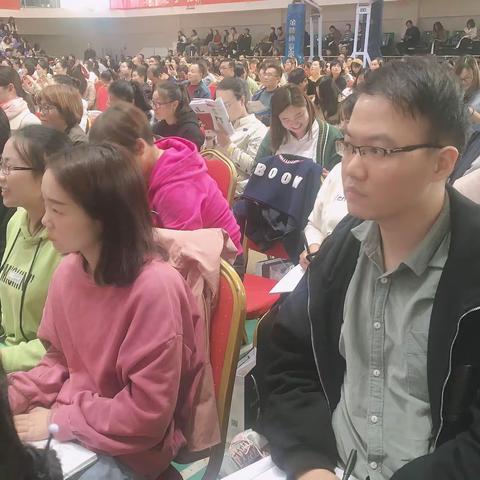 观摩中学习感悟，反思中砥砺成长——第十届核心能力视角下的“深度学习”研讨与“名师课堂”引领培训会