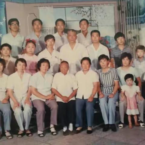 母 亲 的 眼 神———写在母亲百年诞辰逝世五周年之际