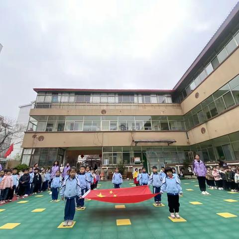 春分好时节，一起向未来——巩义市中原西路幼儿园中三班升旗仪式