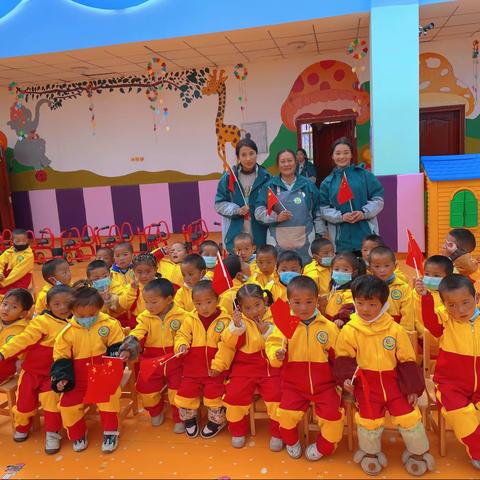 同在蓝天下和孩子共同成长                      （小一班）