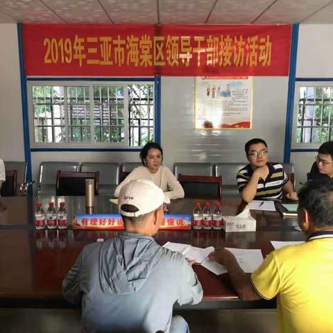 区委常委、宣传部部长梅开志到区信访局开展接访活动，用心解决群众问题