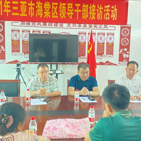 区政府副区长黄泽纬下村接访信访群众
