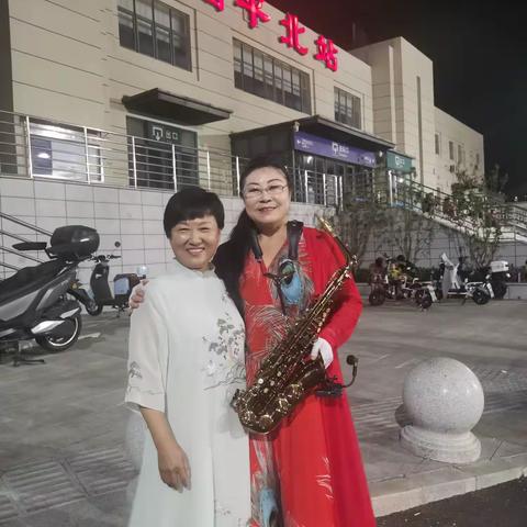 2023.7.17傍晚歌友们欢聚在昌平北站。