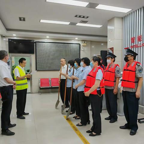 彩虹支行开展防汛演练 筑牢安全“堤坝”
