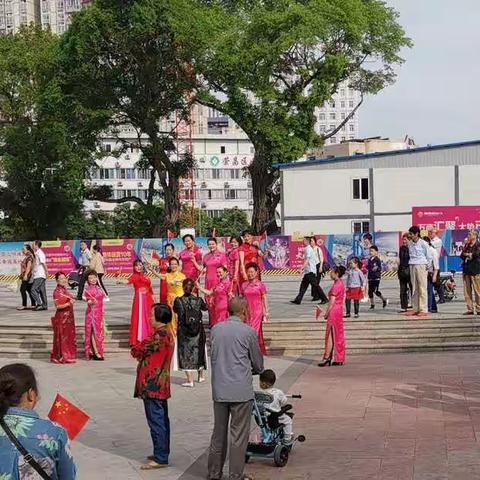 黄桷树广场的“快闪”