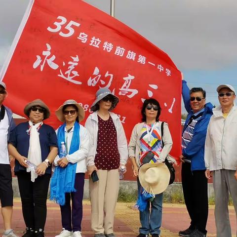 这天我们上午去了库布齐大沙漠，下午去了乌梁素海景区