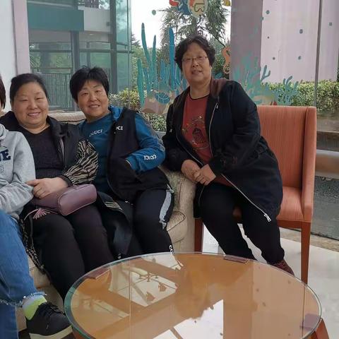 2021年10月19日我们尤家姊妹15人一起到上海朱家角和上海太阳岛度假村酒店二日游