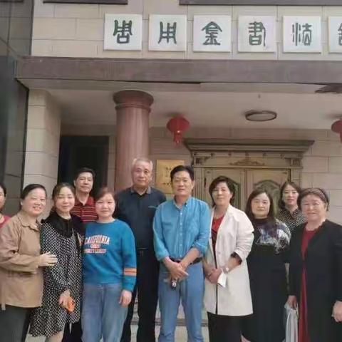 书纳万象人为本，字有百态正在先一一观周用金书法馆有感